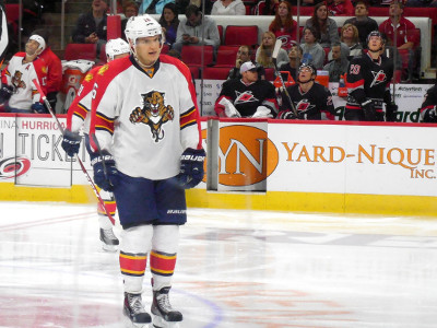 Ce joueur est Aleksander 
            Barkov